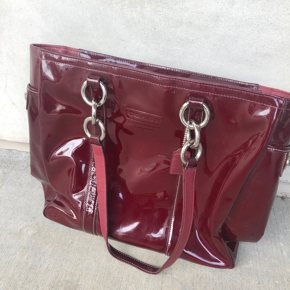 Coach patient In burgundy- everything bag